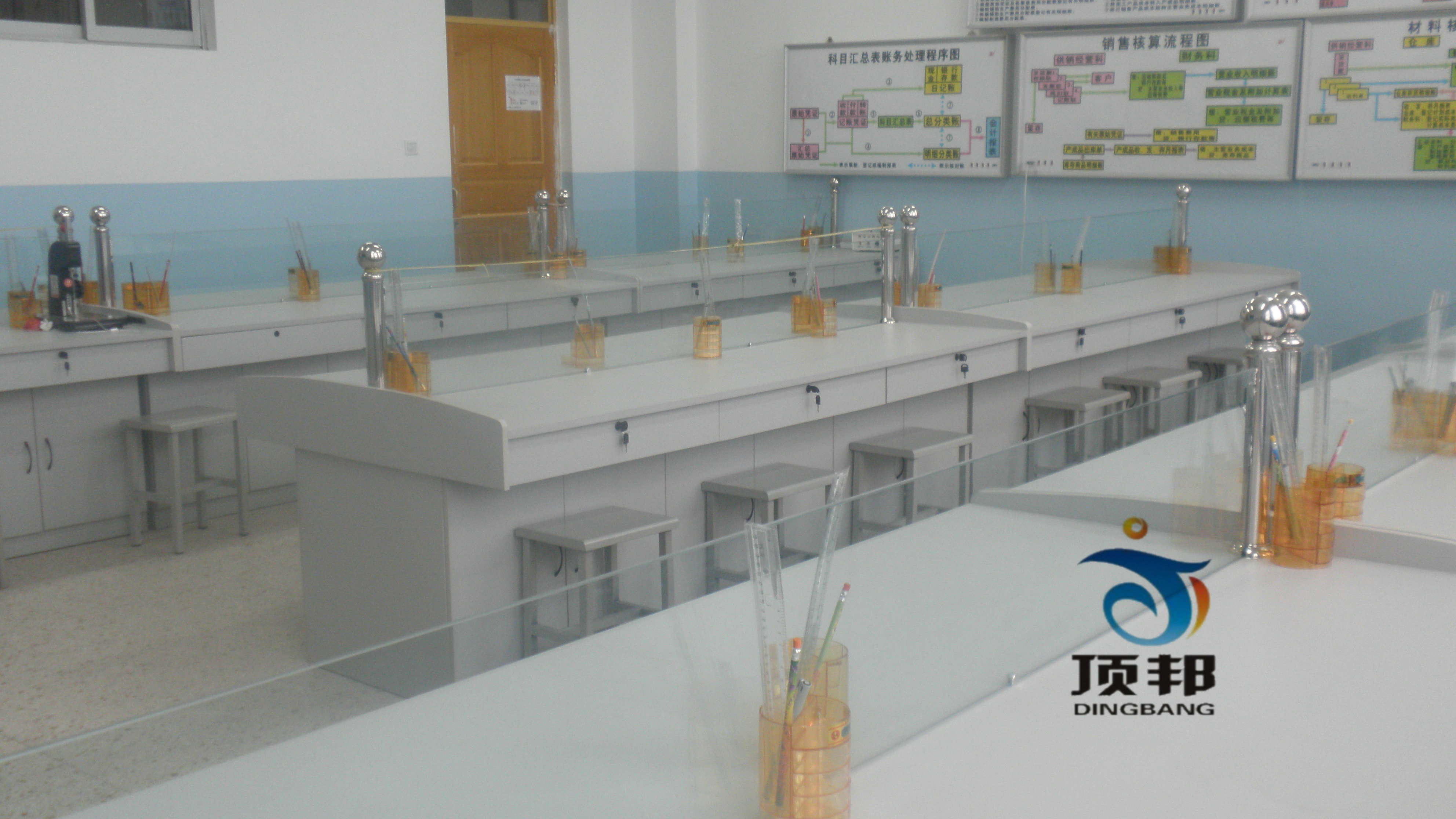 財(cái)會模擬實(shí)驗(yàn)室設(shè)備(六人座)