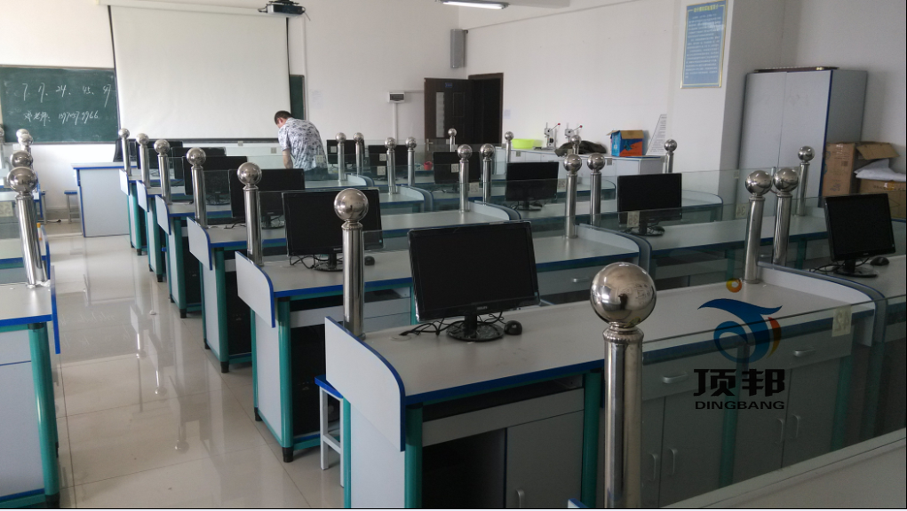 電算化財會模擬實驗室設備