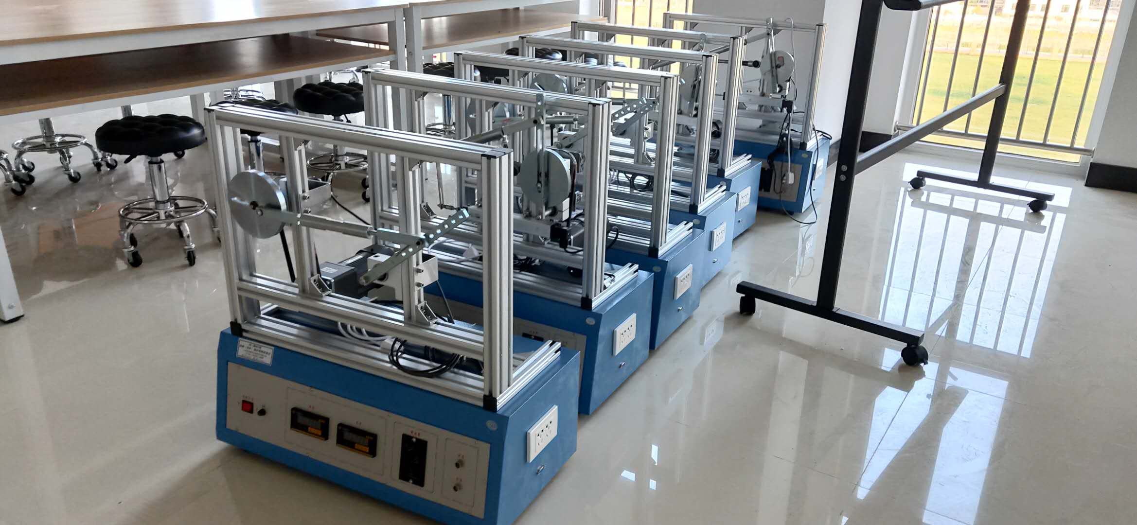 曲柄(導(dǎo)桿)搖桿機構(gòu)試驗臺