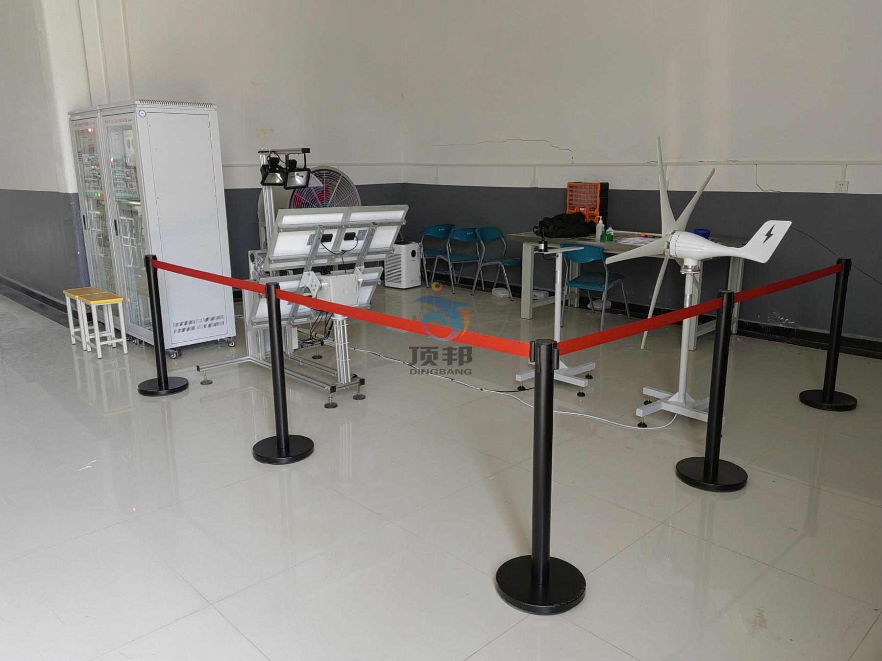 風(fēng)光互補(bǔ)發(fā)電系統(tǒng)實(shí)訓(xùn)裝置