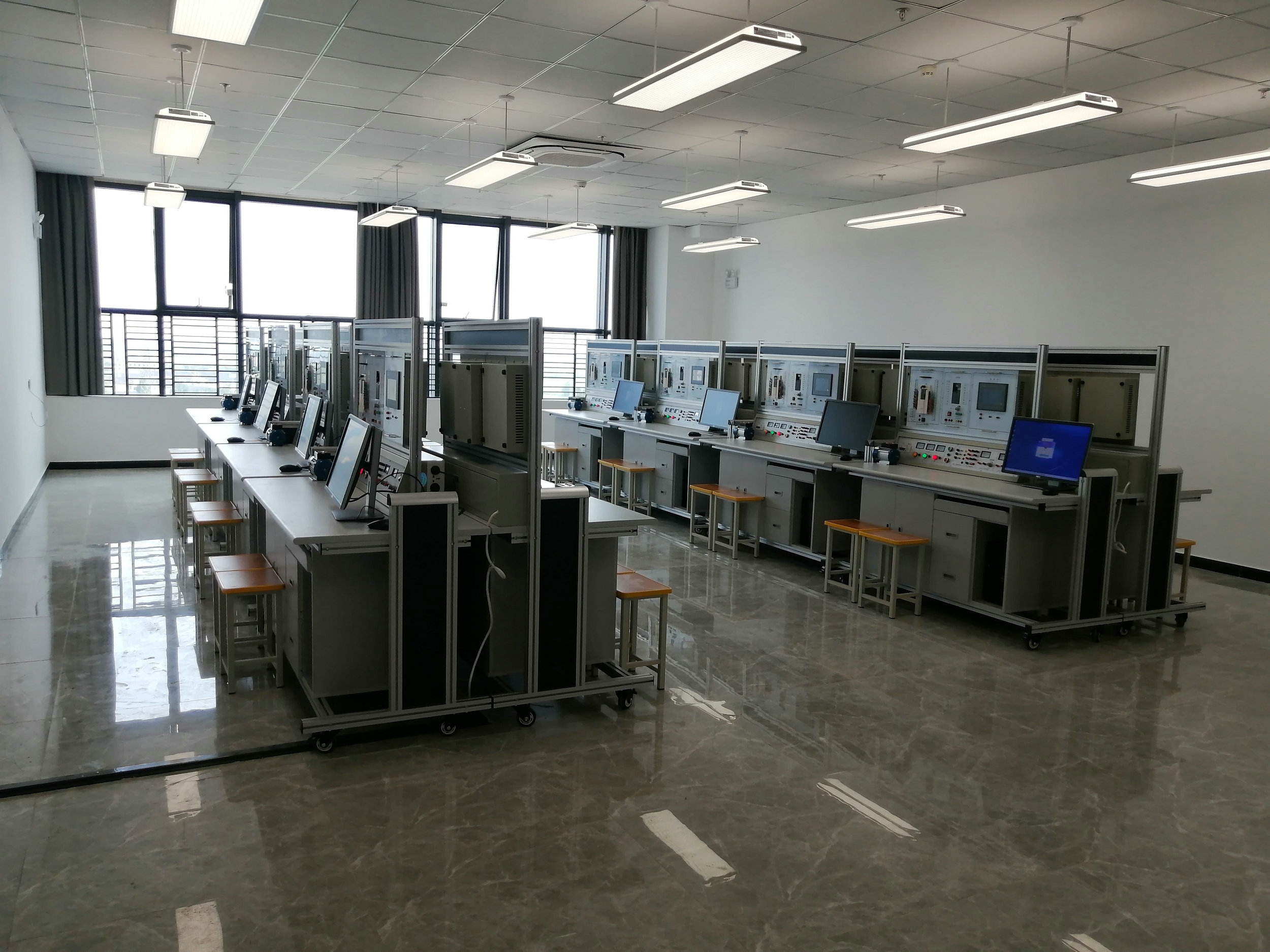 �W(w��ng)�j��PLC�ɾ��̿���������b��