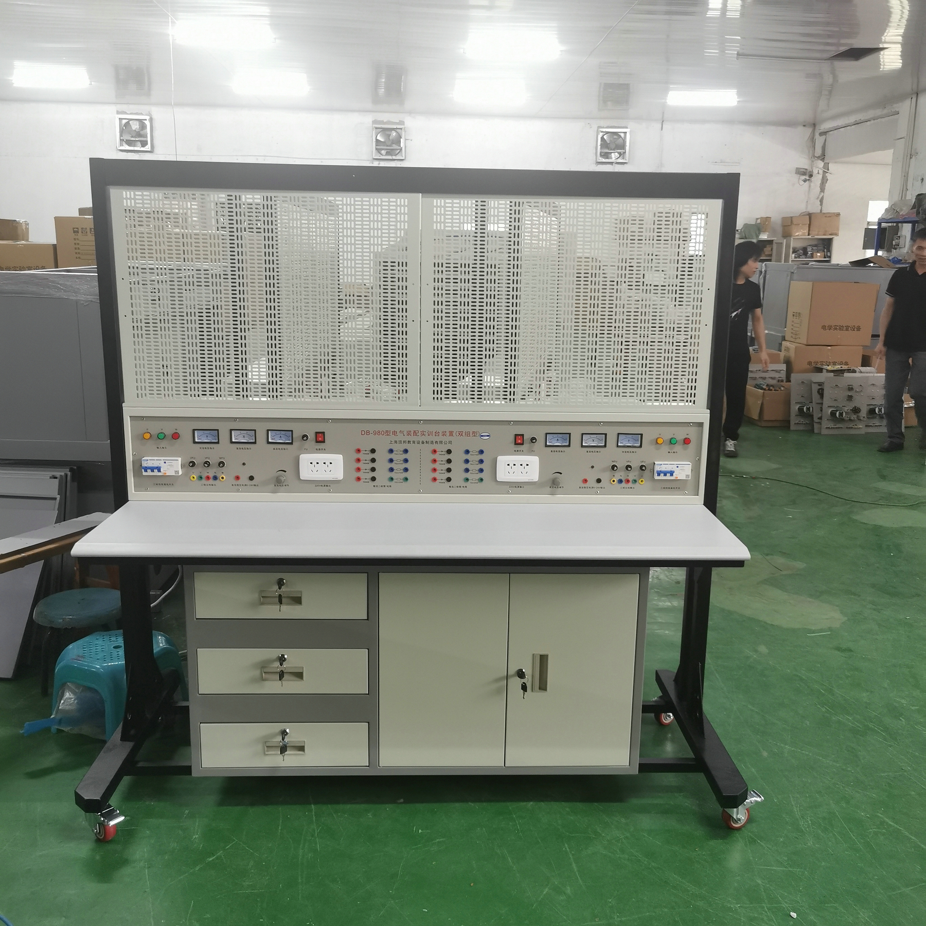 電氣裝配實(shí)訓(xùn)臺(tái)