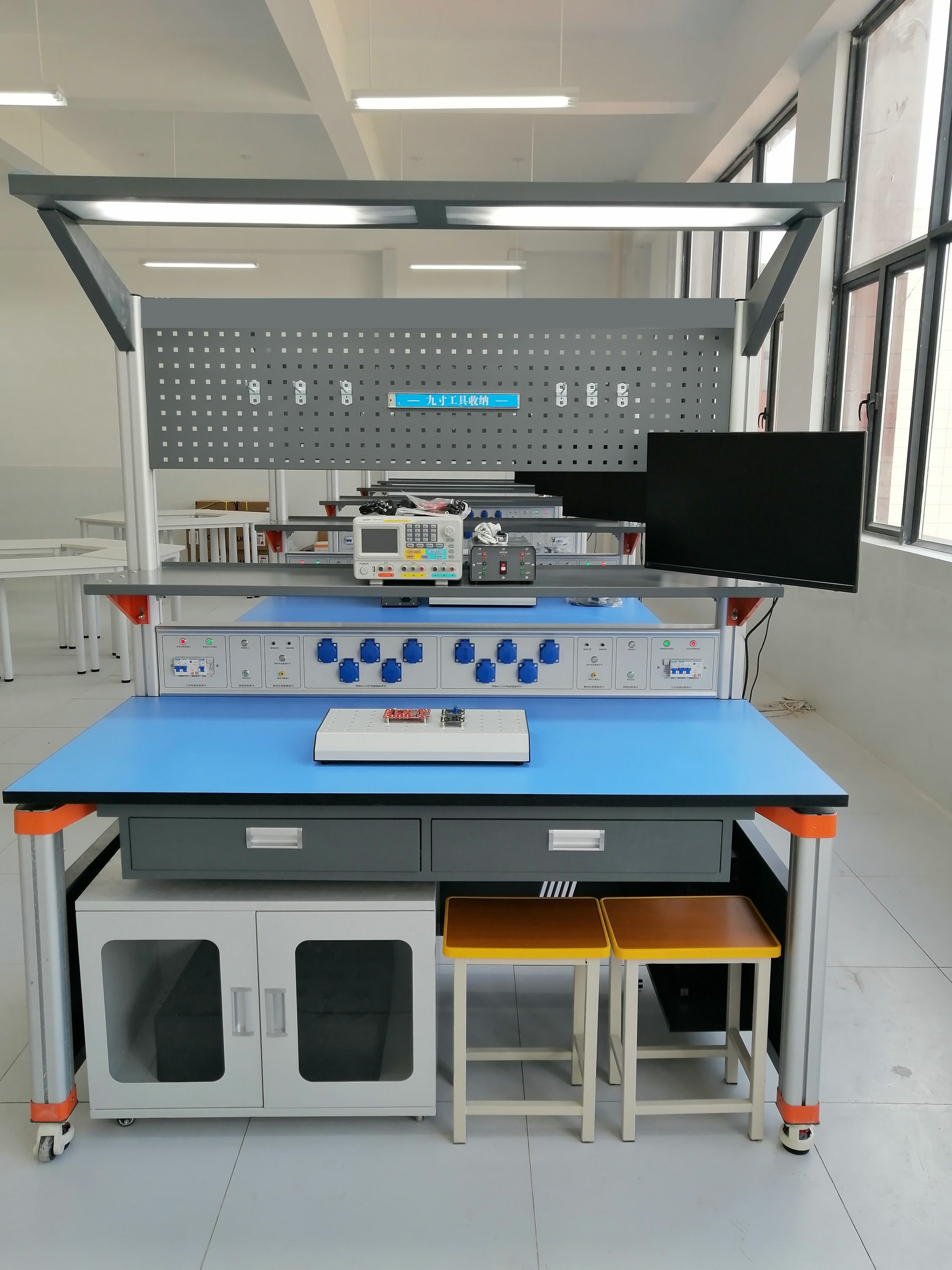 電子技術(shù)創(chuàng)新實訓裝置