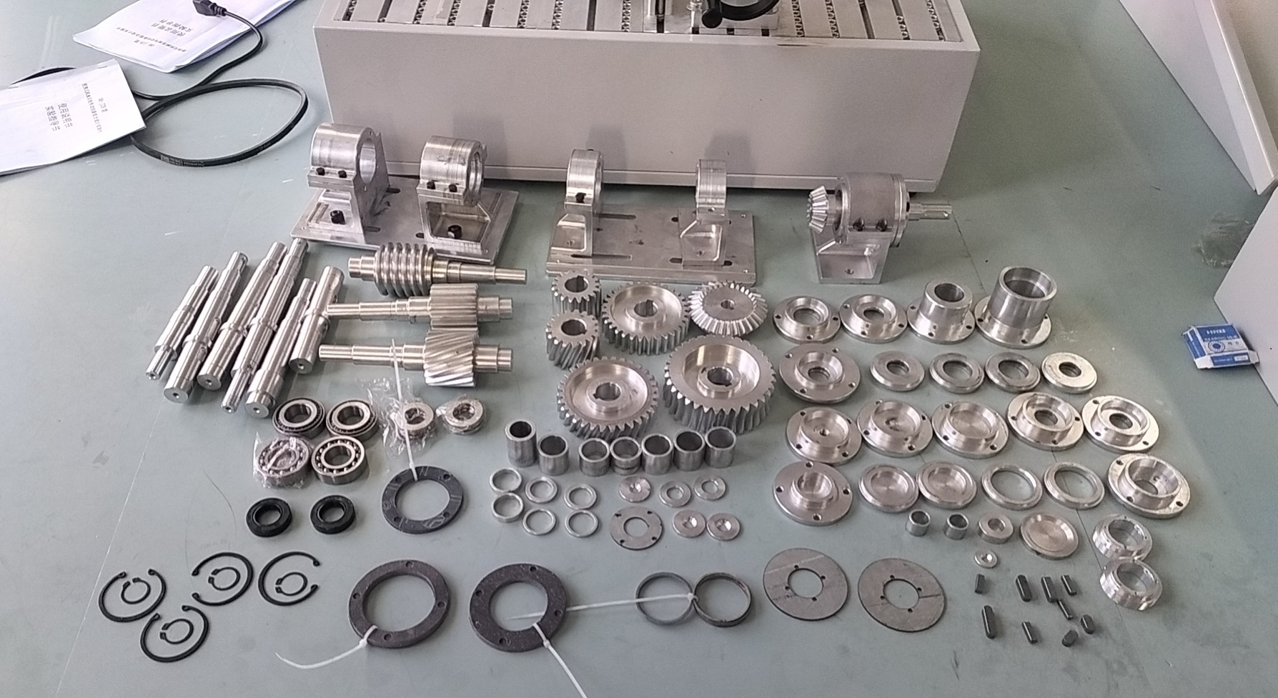 便攜式機(jī)械系統(tǒng)傳動創(chuàng)新組合設(shè)計(jì)實(shí)驗(yàn)臺